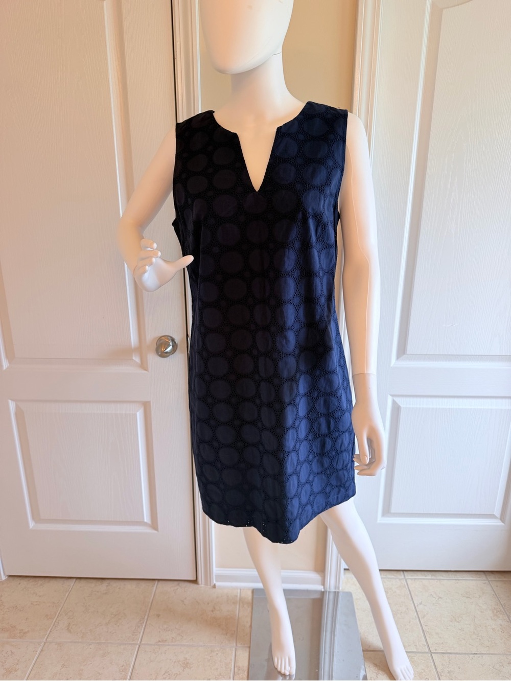 NEW Banana Republic 100% Cotton Navy Eyelet Shift V Neck Dress Size 12